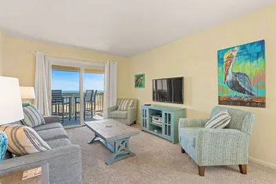 Image de A Pelican's Watch at Admirals View Iii - Oceanfront With Flexible Check In / Out