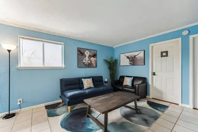 Image de This duplex is a 2 bedroom(s), 1 bathrooms, located in Austin, Tx.