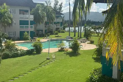 Cozy 2-bedroom apartment in enchanting Montego Bay with WiFi, Ac