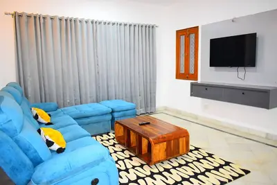 Image de Entire 3bhk Duplex Villa Golf Course Road
