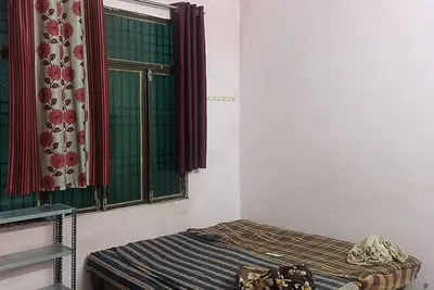 Image de Safe rooms within500meter from ganga river, near to sector 23, 24, 25- arail Ghat