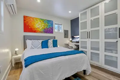 Image de 8 Min to Convention Center | Work Travel | Unit A