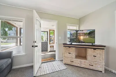 Image de Cozy and Convenient 3-bedroom Home In the Heart of Lansing w/ Wifi And Coffee