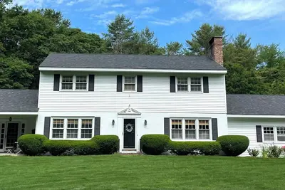 Image de The Bunk House Kbk in Kennebunk, Maine. \n1. 2 Mile to Beach! Sleeps 9 people. \n\n\n