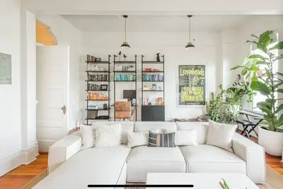 Image de Spacious Sf Victorian Condo with High-End Modern Appeal