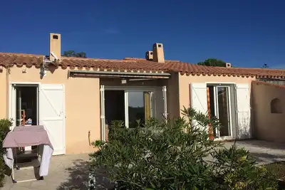 Image de Maison du Bon Repos\ndans l'environnement naturel du Massif des Maures