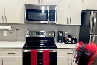 Image de Chic 2-bedroom apartment with WiFi, fitness room in vibrant Glendale