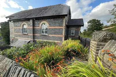 Image de Pass the Keys | Converted Sunday School for 4 with Views & Garden