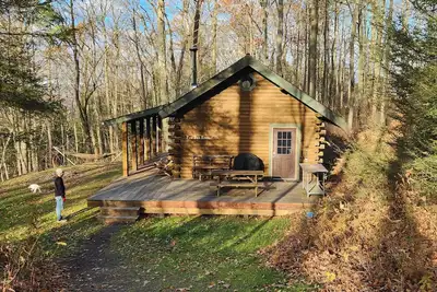 Image de Charming cabin on 30 acres in the Bristol Hills of New York's Finger Lakes area,