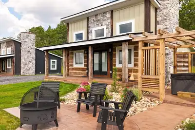 Image de Cabin 4 Two Bed Modern Luxury w Hot Tub