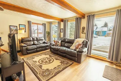Image de The Cowboy Bunkhouse - 3 bedroom house in Laramie, close to the Uw and downtown!