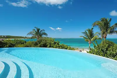 Image de Spacious 5-bedroom Beach Front Villa with Infinty Pool on Smith Reef & Grace Bay