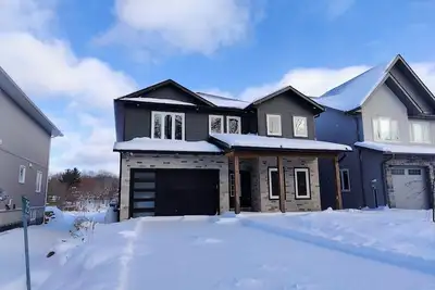 Image de Entire ModernLakefront Smart Home in Ramara Close casino ice fishing spots ski
