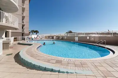 Image de Ground Floor Beachfront Condo Steps to the pool w/ Snowbird specials