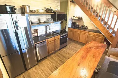 Cozy ski in/out condo with WiFi