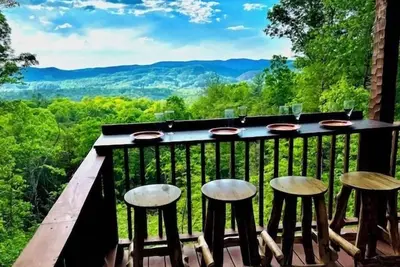 Views! - June dates! - King Bed - Pets Welcome