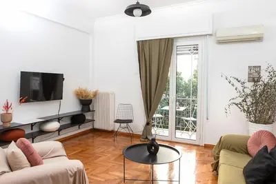 Image de 80 sqm Apartment in Koukaki, Steps from Acropolis Metro, Sleeps 6