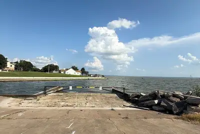 Image de Lake front spacious 4-bedroom house in welcoming Livingston with WiFi, Ac & More
