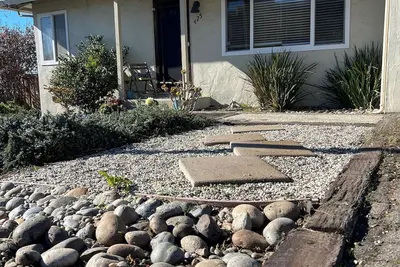 Image de Charming Cottage, Gorgeous Ocean Views with Large Foliage Fenced Backyard