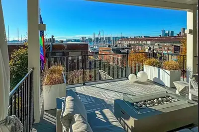 Image de Stunning Waterfront Condo with Boston Skyline Views