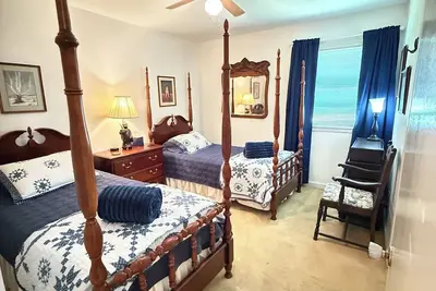 Image de New! Retro Retreat - Historic District Downtown Brandon