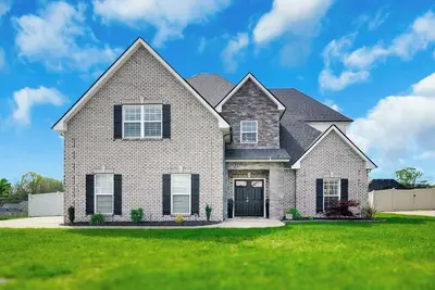 Image de New! Home Theater - Game Room - 5br 3. 5 Bath near multiple attractions!