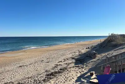 Image de Cozy 2-bedroom apartment in charmingSalisbury with WiFi, Ac. Right on the beach