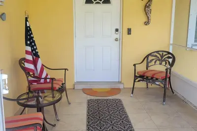 Image de Charming 3-bedroom house in quaint Venice with heated pool!