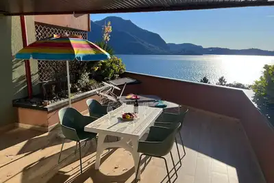 Bella Rosa Apartment in Ghiffa with lake view