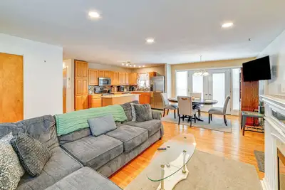 Image de 4 Mi to Dtwn: Pet-Friendly Home in Utica