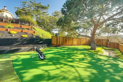 Image de 2 Mi to Beach: Home w/ Patio in Del Rey Oaks!
