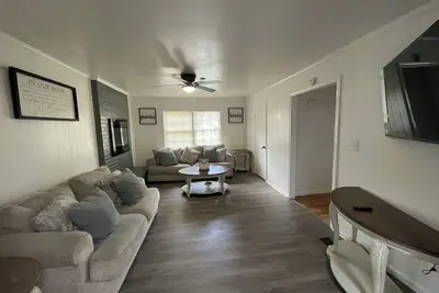 Image de Welcome to our cozy getaway your perfect home away from home!