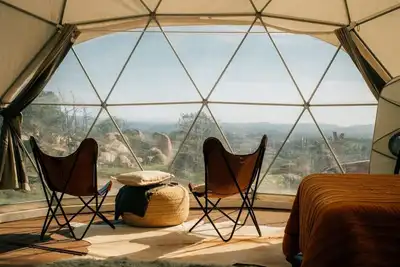 Image de A Cozy Fireside Glamping Escape with Ridge Views