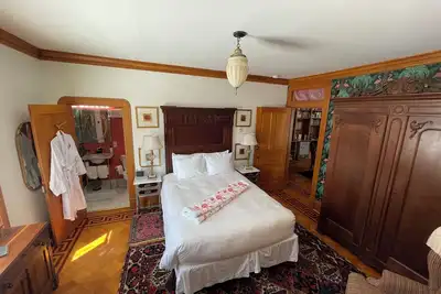 Image de Queen's View B&B- Maggie's Suite, Lake views, Sauna, Pool, Gardens, Bayfield, Wi
