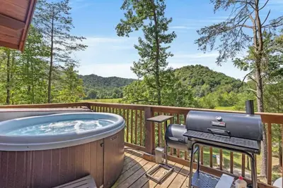 Image de Stargazer - Rooftop + Hot Tub + Walk to Red River