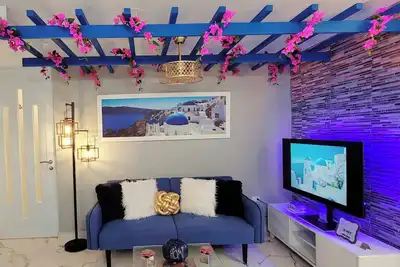 Image de Villa Santorini 3-bedroom apartment in welcoming BayamĂłn with WiFi, Ac. Enjoy