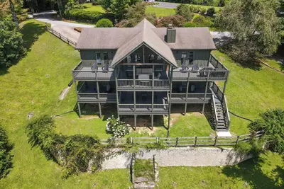 Image de Hilltop Cottage with Hot Tub in Sky Valley, Ga