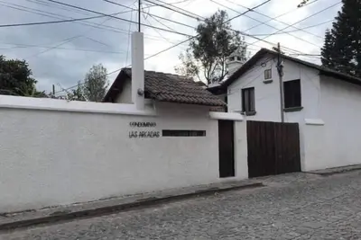 Image de Charming gated 3-bedroom, pool and free parking in the heart of Antigua. Lovely!