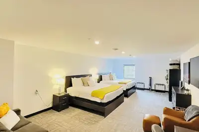 2 King Beds By Cedar Point Sports Force Sleeps 6!