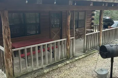 Image de \"Fir Deer Life\" 2-bedroom 1 bath cabin 2 in cool Concan with WiFi, Ac