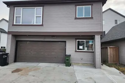 Image de beautiful, cozy private and quiet house + heat garage -Ev charger - No Basement