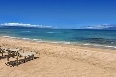 Image de 2 Units at Nohonani Resort - Total of 4 Bedrooms, Sleeps 12, Private Sandy Beach,
