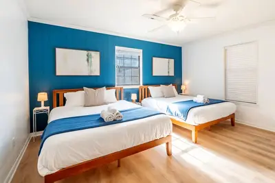 Image de Pensacola Cottage - King Bed - Mins. from Beaches & Downtown - Pet Friendly