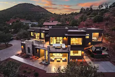 Image de Luxury 4br home in Uptown Sedona with stunning Red Rock views.