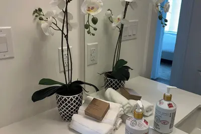 Image de Executive Townhouse Burlington, this stylish place conveniently located to shops