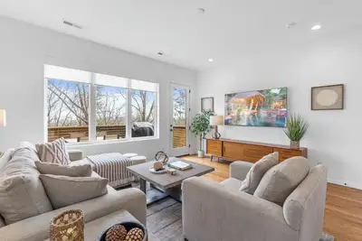 Image de Luxury Panoramic Mountain Views From This Atomic Ridge Modern Stylish Retreat.