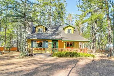 Secluded Cabin w\/ Furnished Deck in Scenic Pinetop