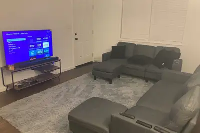 Image de Cozy Stays Modern Grey Style Bachelor Pad