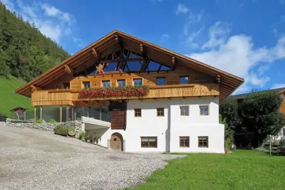 Vacation apartment \"Tischlerhof Alm\" with balcony and mountain view