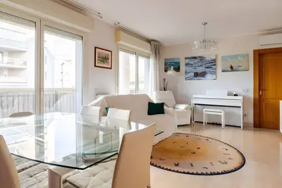 Image de Appartement \"Fiera Di Roma Luxury\" avec terrasse privée, Wi-Fi et climatisation